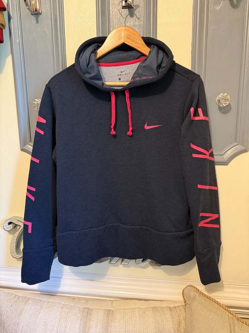 Nike Dri-FIT Pullover Graphic Hoodie Size L Navy Blue Pink